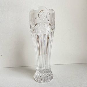 Oneida Southern Garden bud vase in clear and frosted glass with scalloped rim